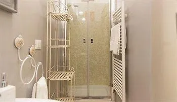 ベッド・アンド・ブレックファスト Suites 3*
