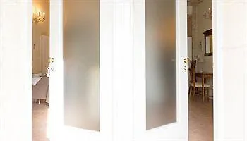 ベッド・アンド・ブレックファスト Suites 3*